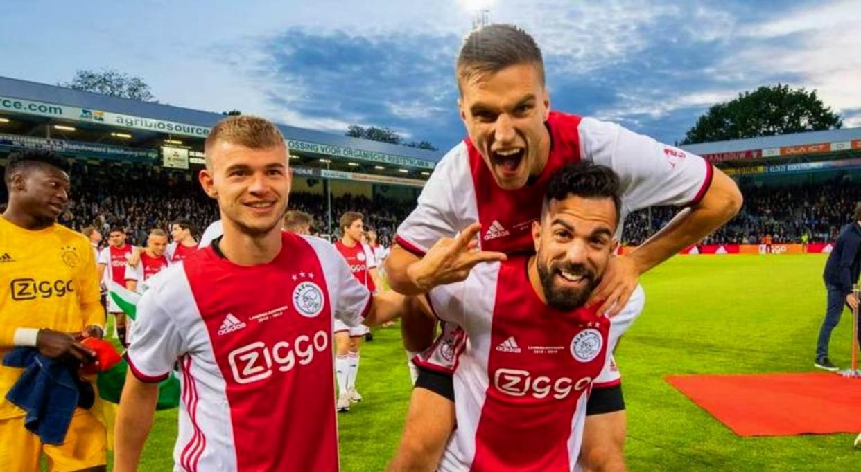 关于今晚荷甲传出新动向，阿贾克斯官宣签约，管理层表态：底气十足，赛季目标并未改变的信息